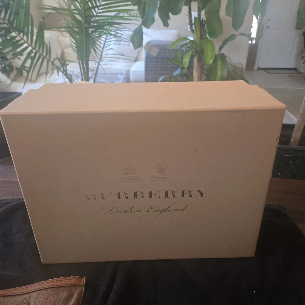 Burberry Ashy Bucket Bag Tassels, Plaid, Leather, Detachable Crossbody Strap EUC